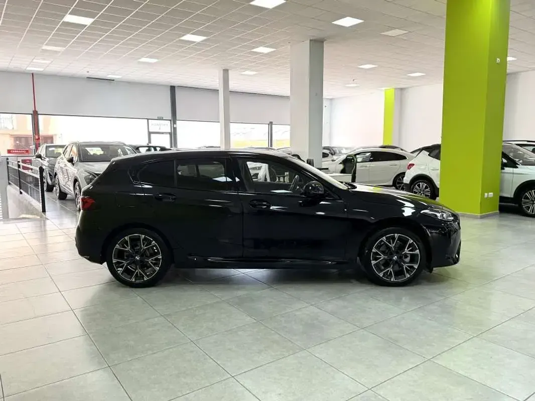 Usado BMW 120 M Sport 163 CV (119 kW) 2025 Negro Utilitario