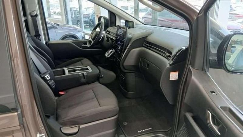 Usado Hyundai Staria 226 CV (166 kW) 2025 Gris Monovolumen