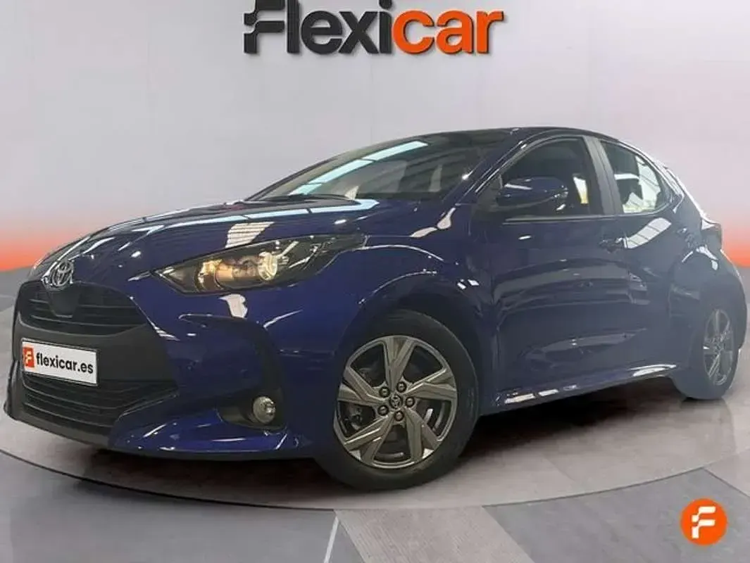Usado Toyota Yaris Active 116 CV (85 kW) 2025 Azul Utilitario