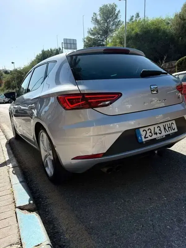 Usado Seat Leon FR 150 CV (110 kW) 2018 Gris Utilitario