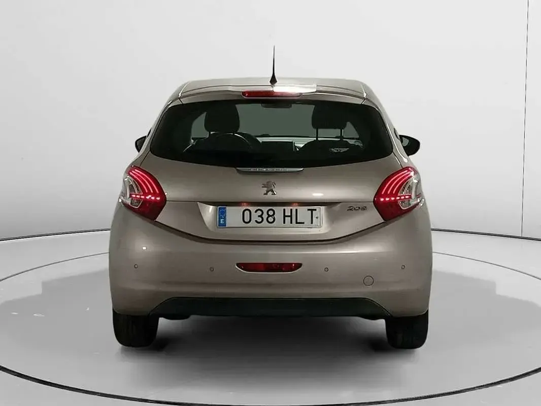 Usado Peugeot 208 Active 82 CV (60 kW) 2012 Gris Utilitario