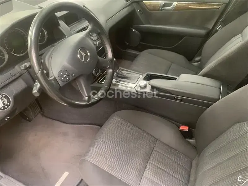 Usado Mercedes C220 Elegance 150 CV (110 kW) 2007 Gris / plata Berlina