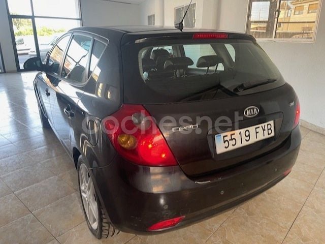 Usado Kia Ceed Active 115 CV (84 kW) 2007 Negro Utilitario