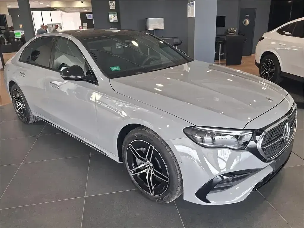 Nuevo Mercedes E300 313 CV (230 kW) 2026 Gris Berlina