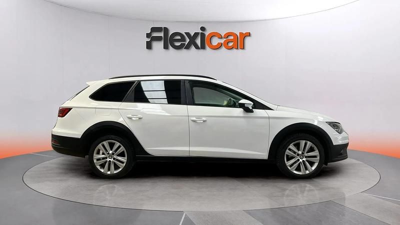 Usado Seat Leon ST Style 150 CV (110 kW) 2018 Blanco Familiar