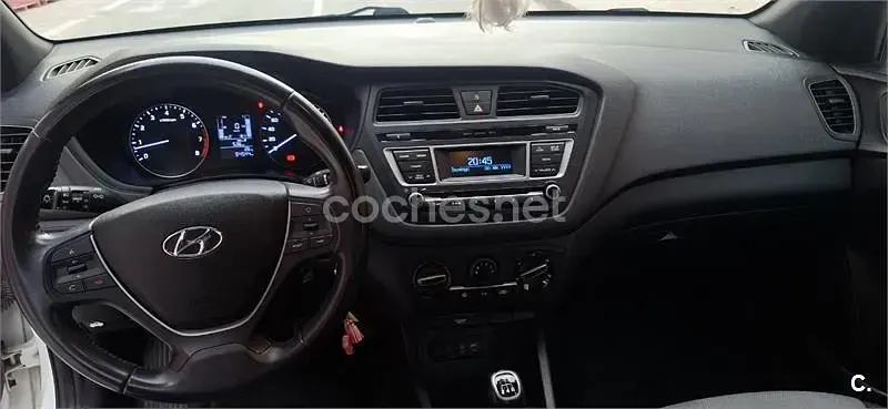 Usado Hyundai i20 84 CV (61 kW) 2018 Blanco Berlina