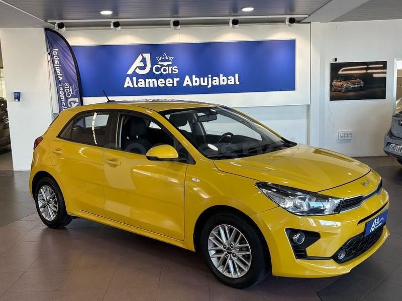 Usado Kia Rio 84 CV (61 kW) 2021 Amarillo Berlina