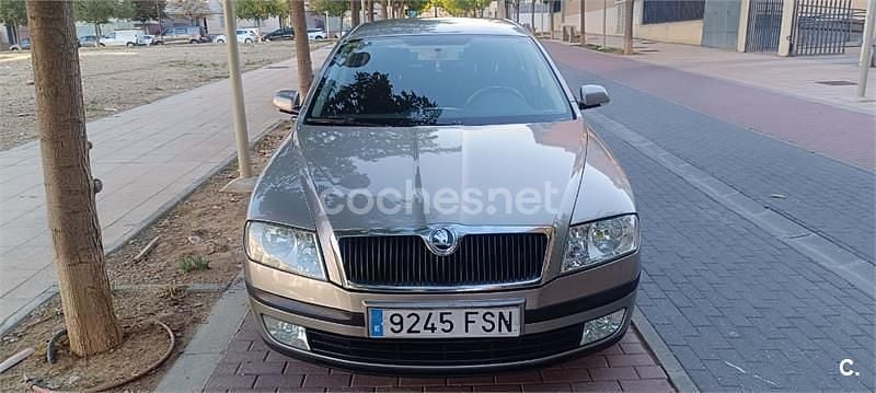 Beige Usado 2007 Skoda Octavia Berlina | 4200 € (Precio justo) - Imagen 1/4