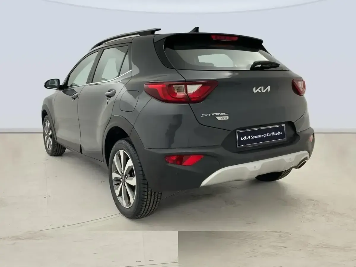 Usado Kia Stonic 101 CV (74 kW) 2021 Gris SUV