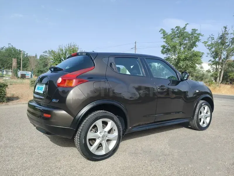 Usado Nissan Juke Acenta 110 CV (80 kW) 2011 Marrón SUV