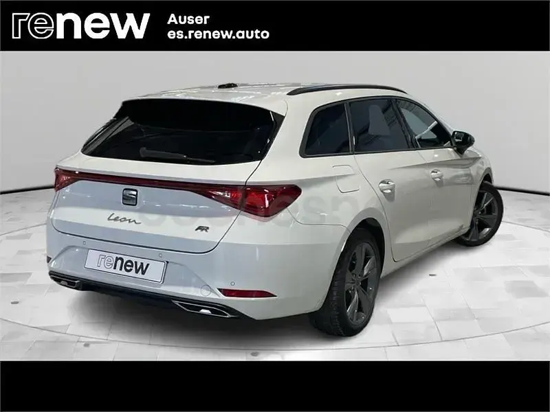 Usado Seat Leon FR 110 CV (80 kW) 2023 Blanco Familiar