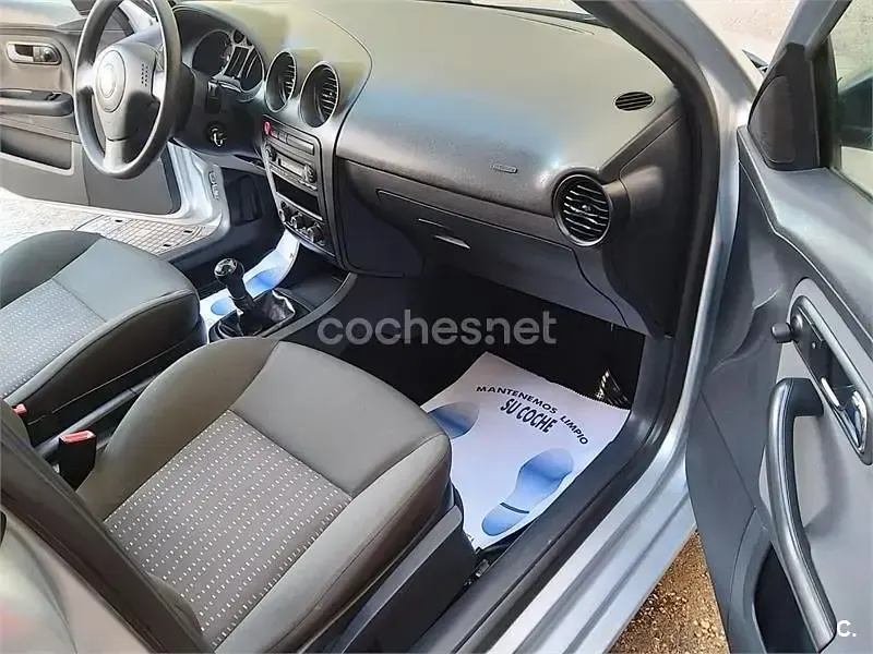 Usado Seat Ibiza Sport 100 CV (73 kW) 2005 Gris / plata Utilitario