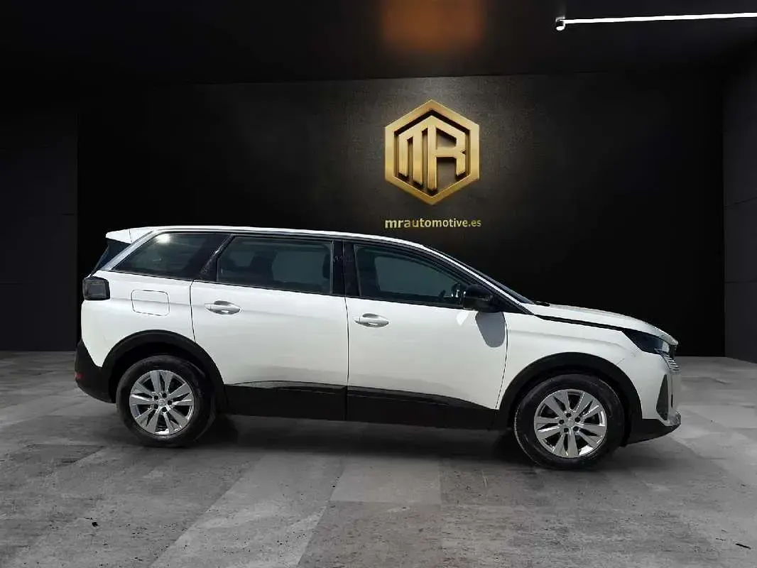 Usado Peugeot 5008 Active 131 CV (96 kW) 2022 Blanco SUV