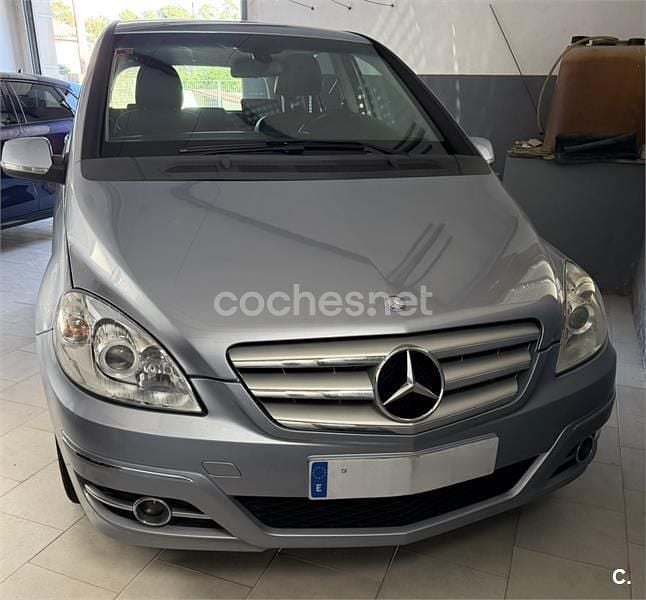 Usado Mercedes B200 140 CV (102 kW) 2008 Gris / plata Monovolumen