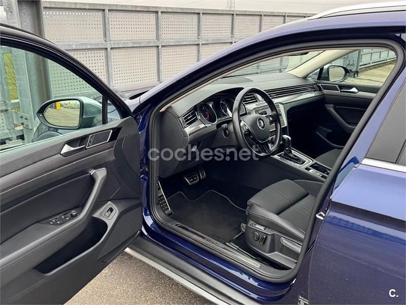 Usado VW Passat Alltrack 190 CV (139 kW) 2019 Azul Familiar