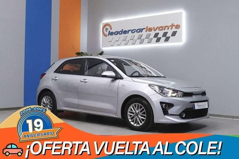 Plateado Usado 2022 Kia Rio Active Berlina | 11.900 € (Precio justo) - Imagen 1/4