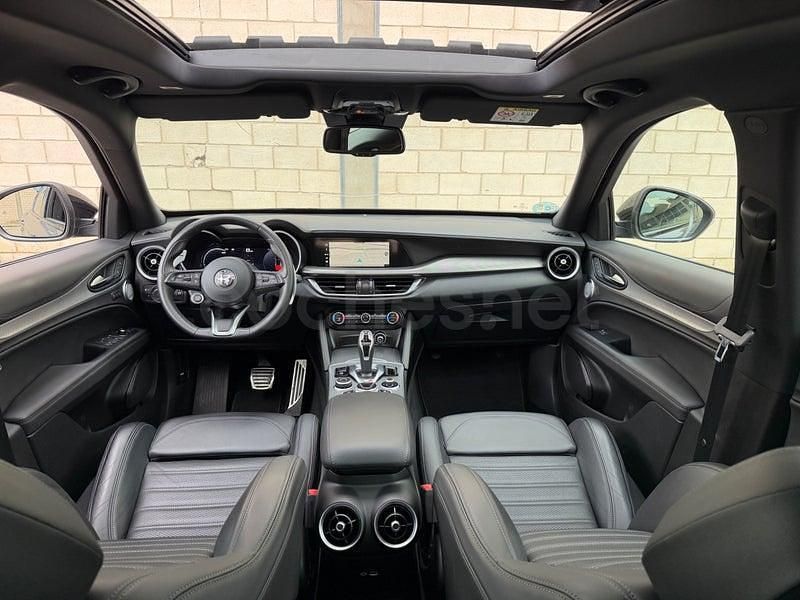 Usado Alfa Romeo Stelvio Veloce 210 CV (154 kW) 2023 Gris / plata SUV