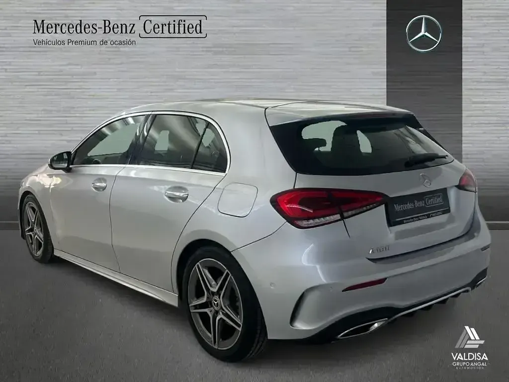 Usado Mercedes A180 AMG line 136 CV (100 kW) 2020 Gris Berlina