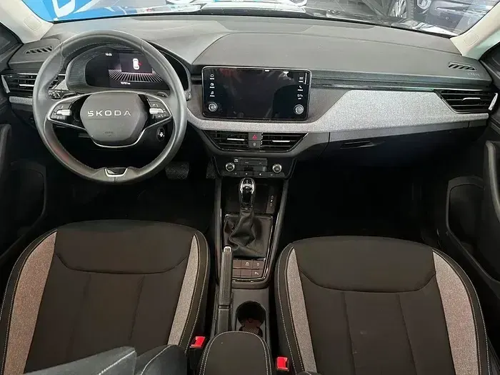Usado Skoda Kamiq Selection 116 CV (85 kW) 2025 Negro SUV