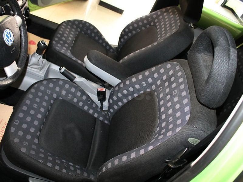 Usado VW New Beetle 100 CV (73 kW) 2002 Verde Utilitario