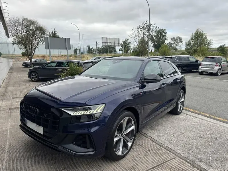 Usado Audi Q8 Ambiente 286 CV (210 kW) 2022 Azul SUV