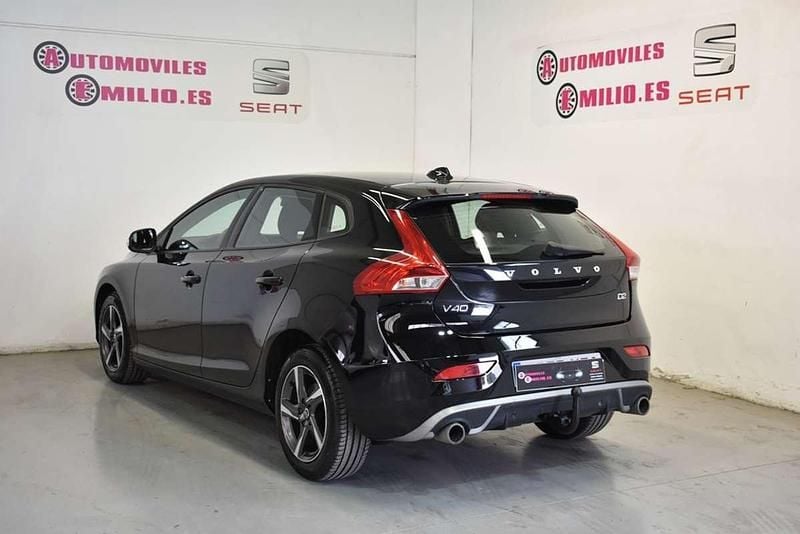 Usado Volvo V40 Momentum 120 CV (88 kW) 2016 Negro Familiar