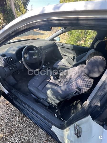 Usado Audi A3 Attraction 110 CV (80 kW) 2001 Blanco Berlina