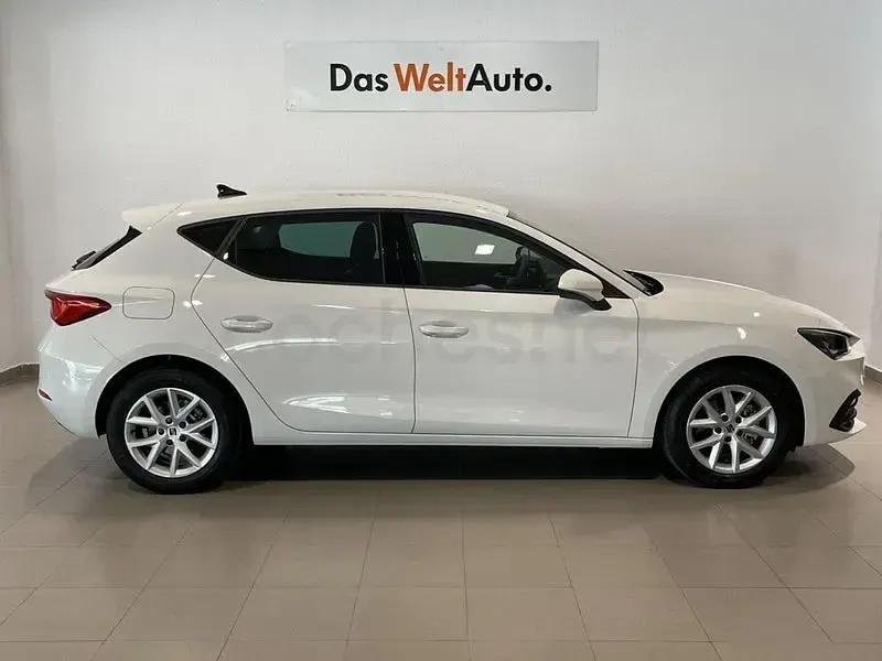 Usado Seat Leon Style 116 CV (85 kW) 2025 Blanco Berlina
