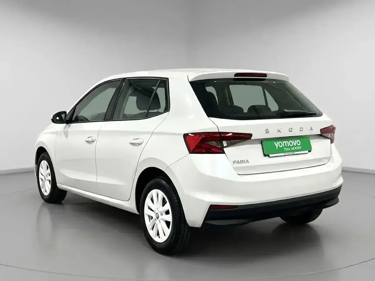 Usado Skoda Fabia Ambition 95 CV (69 kW) 2022 Blanco Utilitario