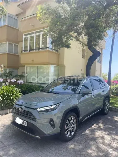 Usado Toyota RAV4 Hybrid Luxury 222 CV (163 kW) 2024 Gris / plata SUV