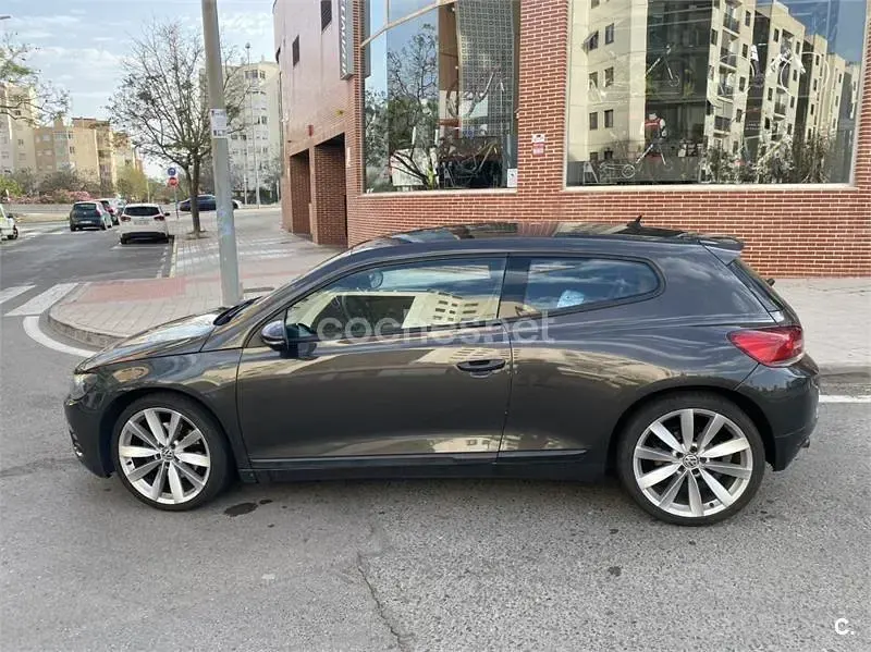 Usado VW Scirocco 160 CV (117 kW) 2009 Gris / plata Coupe