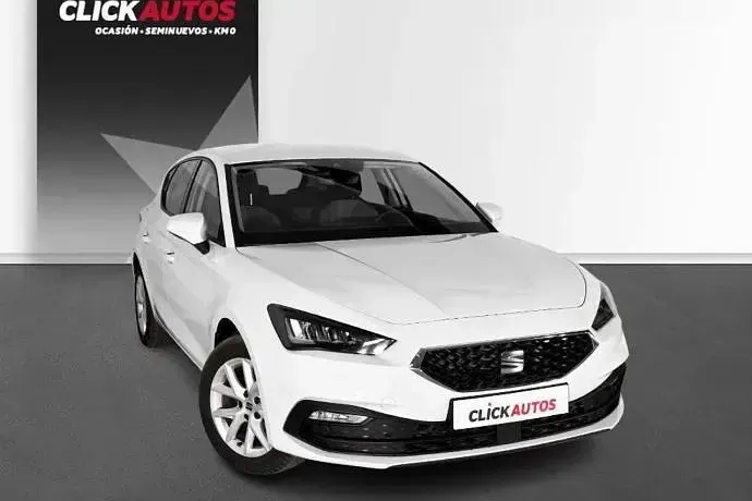 Käytetty Seat Leon Style 130 HP (95 kW) 2024 Hopea