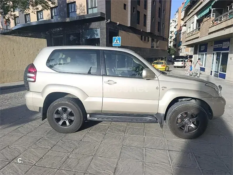 Usado Toyota Land Cruiser 166 CV (122 kW) 2006 Beige SUV