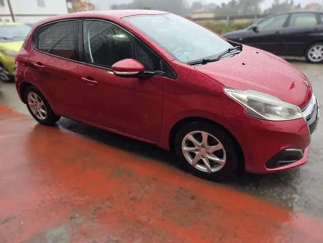 Usado Peugeot 208 Active 99 CV (72 kW) 2015 Burdeos Utilitario