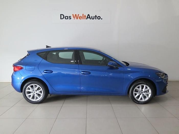 Begagnad Seat Leon Style 116 HK (85 kW) 2024 Blå Sedan