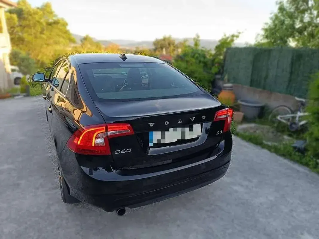 Usado Volvo S60 Momentum 150 CV (110 kW) 2018 Negro Berlina