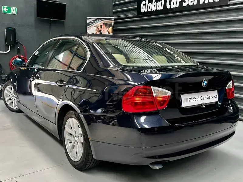 Usado BMW 318 122 CV (89 kW) 2007 Azul Berlina