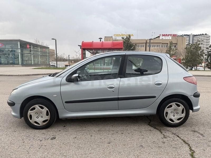 Usado Peugeot 206 70 CV (51 kW) 2003 Azul Berlina