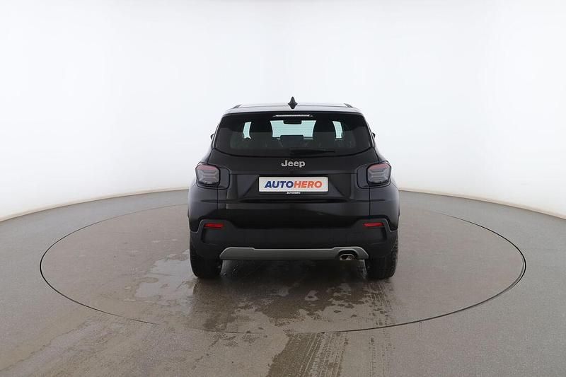 Usado Jeep Avenger Altitude 101 HP (74 kW) 2024 Preto SUV