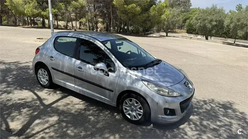 Usado Peugeot 207 Business-Line 75 CV (55 kW) 2011 Gris / plata Berlina
