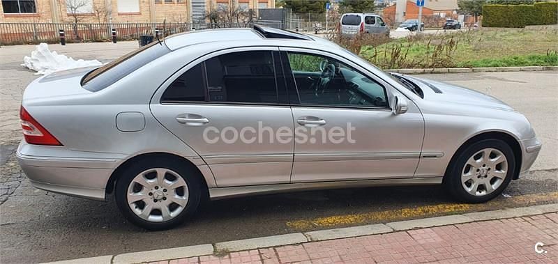 Usado Mercedes C200 Elegance 163 CV (119 kW) 2004 Gris / plata Berlina