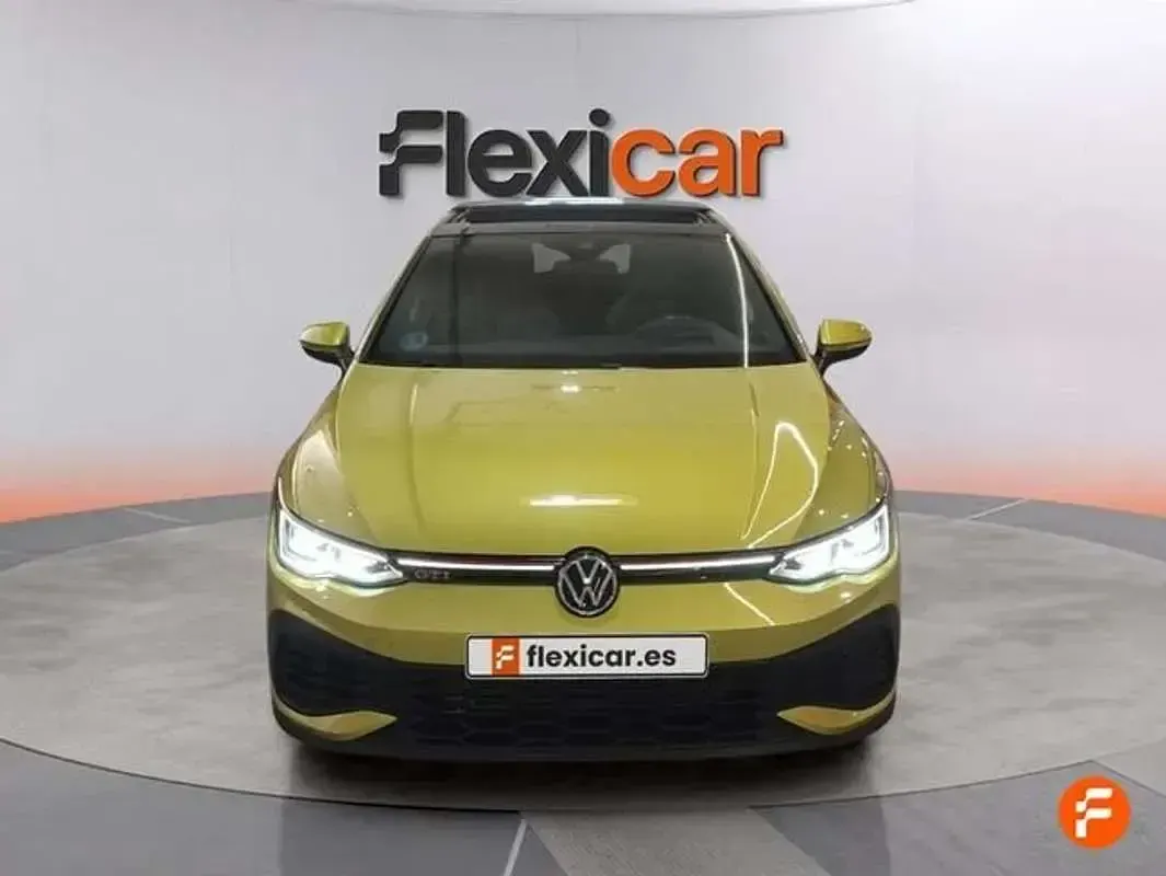 Usado VW Golf VII GTI 300 CV (220 kW) 2021 Amarillo Utilitario
