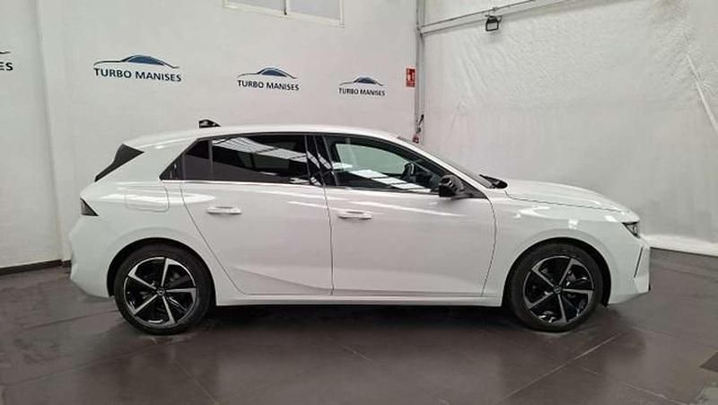Usado Opel Astra Elegance 131 CV (96 kW) 2023 Blanco Utilitario