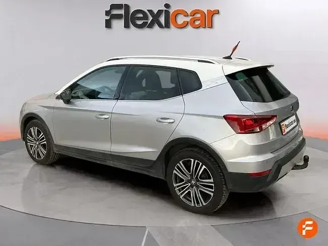 Usado Seat Arona 95 CV (69 kW) 2019 Gris SUV