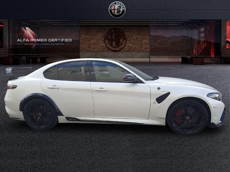 Usado Alfa Romeo Giulia 547 CV (402 kW) 2022 Blanco Berlina