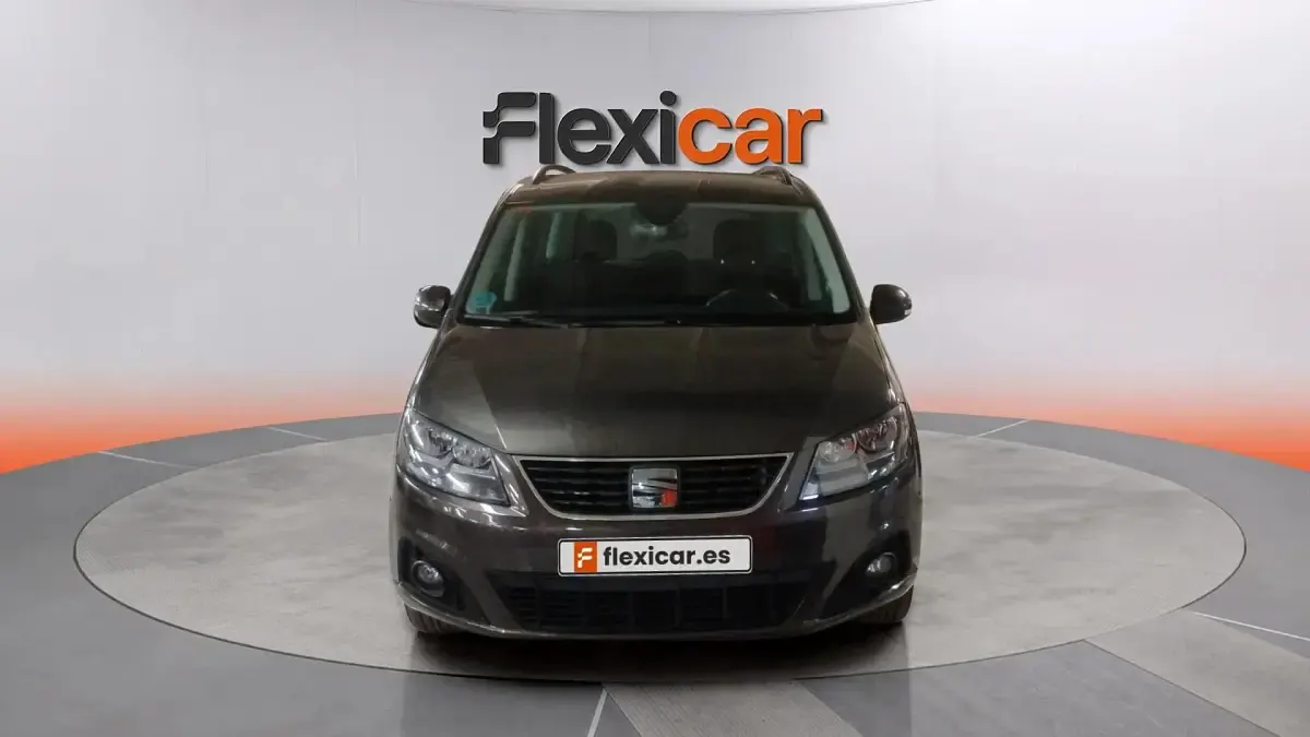Usado Seat Alhambra Style 150 CV (110 kW) 2021 Marrón Monovolumen