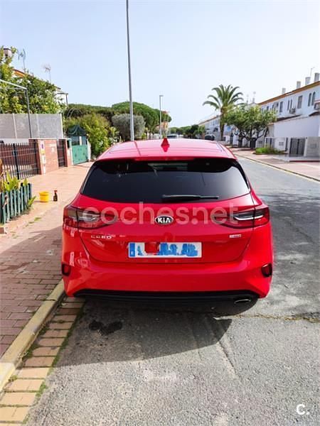 Usado Kia Ceed 140 CV (102 kW) 2018 Rojo Utilitario