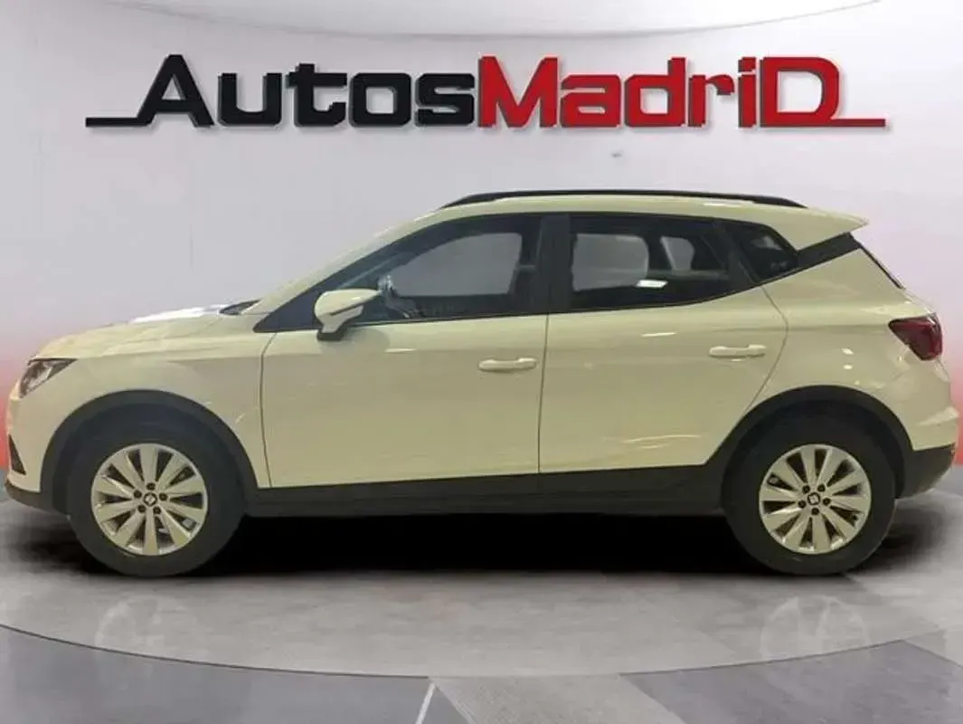 Usado Seat Arona Ecomotive 110 CV (80 kW) 2020 Blanco SUV