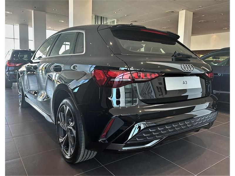 Nuevo Audi A3 S-Line 204 CV (150 kW) 2025 Negro mito Berlina