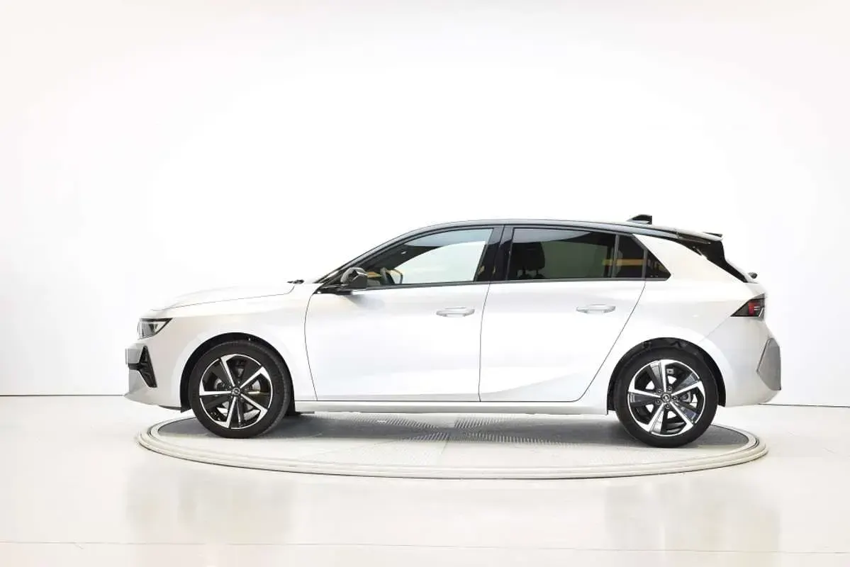 Usado Opel Astra S 131 CV (96 kW) 2025 Gris Utilitario